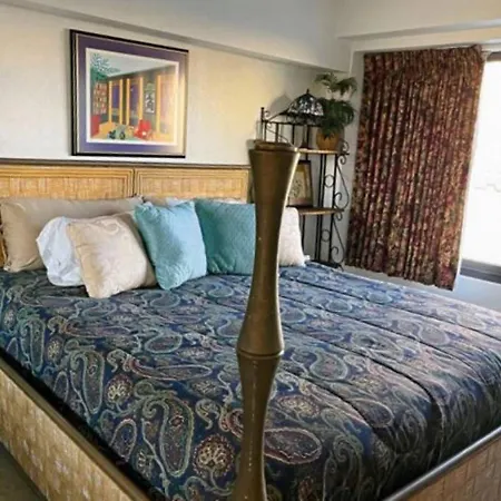 On The Strip - Classic Comfort - 2 Bedroom Condo